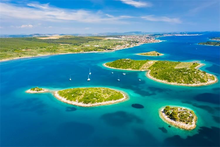 Slika /Dokumenti/Otoci/Program razvoja otoka u 2024 godini/aerial-view-kornati-island-archipelago-sunrise-kornati-national-park-croatia (2).jpg